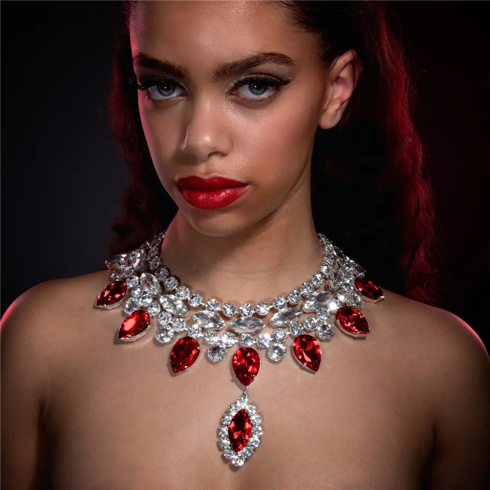 Fashionable And Exaggerated Red Crystal Collarbone Chain Personalized Rhinestone Necklace Women's Sparkling Jewelry Wholesale