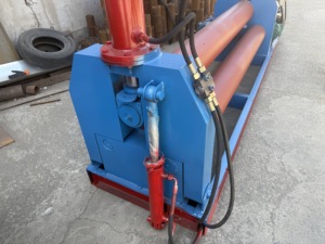 <span class=keywords><strong>Machine</strong></span> à rouler les tôles métalliques hydrauliques à 3 rouleaux <span class=keywords><strong>Machine</strong></span> à cintrer les tôles d'acier - Product Image 4