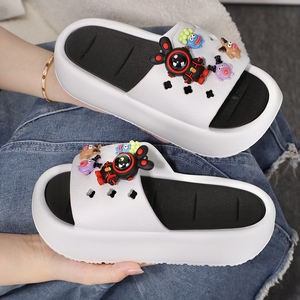 Nouvelle Mode Chaussons Tendance Babouches Plates en Plastique pour Femme - Product Image 1