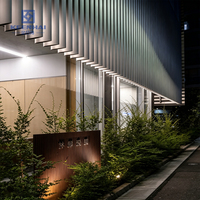 Système de pare-soleil décoratif extérieur en lames d'aluminium pour projets architecturaux