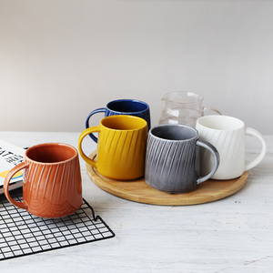 Mug à café en grès céramique à motif dessin animé en relief créatif, couleur unie, sans danger pour les aliments, compatible lave-vaisselle, pour usage domestique et cadeaux d'affaires - Product Image 1