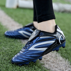Chaussures <span class=keywords><strong>de</strong></span> <span class=keywords><strong>football</strong></span> synthétiques légères pour jeunes garçons et filles avec crampons antidérapants pour l'entraînement <span class=keywords><strong>de</strong></span> <span class=keywords><strong>football</strong></span> en plein air au printemps - Product Image 4
