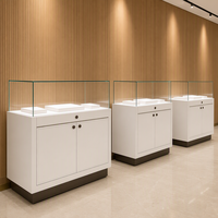 Comptoir de présentation de bijoux en verre GZowin avec éclairage LED, vitrine de vente au détail durable pour les bijouteries