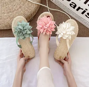 새로운 숙녀 여름 플랫 슬리퍼 디자인 도매 숙녀 신발 패션 꽃 샌들