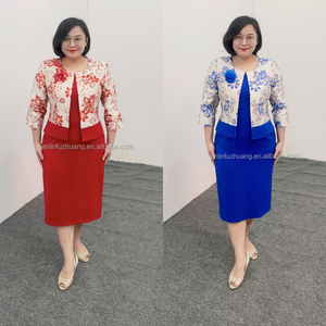 ชุดสูทสำหรับสุภาพสตรีไซส์ใหญ่พิเศษ ลายดอกไม้สีแดง สำหรับโอกาสพิเศษ  แบบสองชิ้น ป้องกันรอยยับ  งานพิมพ์ลายอย่างดี  ออกแบบตามสั่ง สำหรับใส่ไปโบสถ์ - Product Image 3