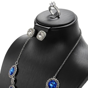 Expositor de Joyería de Cuero de Lujo Personalizado al por Mayor en Negro, Verde, Blanco y Gris con Maniquí para Exhibición de Collares, Hecho en China - Product Image 5