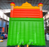 Toboggan gonflable commercial sur le thème de la jungle avec zone de saut pour enfants, idéal pour les parcs d'attractions extérieurs et la location