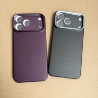 Étui magnétique ultra fin à motif carbone pour iPhone 18 Pro Max avec cadre de caméra en métal surélevé, coque anti-rayures ajustée