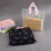 Sacs d'emballage durables pour vêtement, chaussures, vêtements, sous-vêtements, logo personnalisé imprimé couleur pliable en plastique avec poignée
