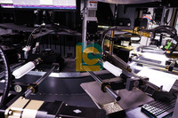 Imprimante multi-couleurs pour bouteilles et tubes en verre, entraînée par un servomoteur LC, machine de sérigraphie entièrement automatique avec durcissement UV