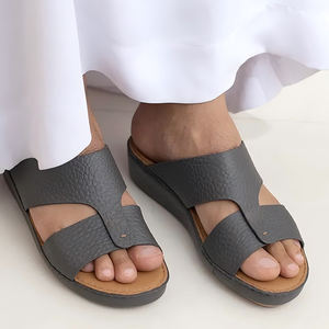 SHIKOL, sandalias árabes de piel de becerro auténtica de primera calidad italiana, zapatillas clásicas cómodas personalizadas hechas a mano para caminar diariamente en el Golfo para hombre - Product Image 3