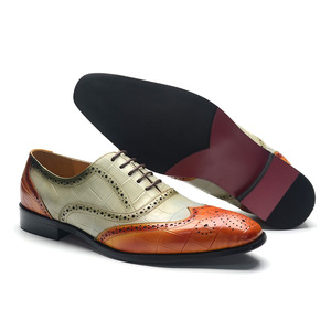 Chaussures habillées en cuir marron avec accents verts, bout carré, design à lacets, semelle en cuir souple - Product Image 4