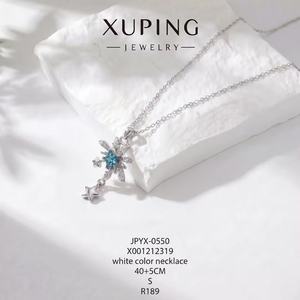 Collier pour femme XUPING Jewelry Wholesale <span class=keywords><strong>Jingjing</strong></span> plaqué or blanc avec pendentif synthétique CZ en forme de papillon, nœud et fleur - Product Image 5
