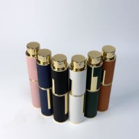 Atomiseur de parfum rotatif en cuir d'agneau 10 ml – Flacon de voyage premium rechargeable pour parfum de poche