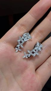 Boucles d'oreilles clous papillon en or 14 carats avec diamant de laboratoire serti clos, certifiées IGI, bijoux indiens pour mariages et cadeaux de fête - Product Image 5