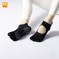 Chaussettes de Pilates antidérapantes à logo personnalisé, chaussettes de Pilates côtelées pour femmes, poignées antidérapantes