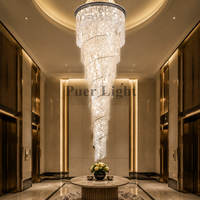 Lustre en cristal personnalisé en spirale rotative pour escalier d'hôtel, lampe suspendue verticale en cascade de cristal de luxe pour hôtel et villa