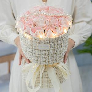 Ramo de rosas rojas y azules de hielo roto de estilo fragante pequeño para enviar a novia, amiga, esposa, Flor de jabón, Día de San Valentín - Product Image 3