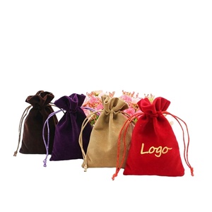 Pochettes en velours personnalisées avec cordon de serrage pour l'emballage de bijoux, vente en gros de petits sacs cadeaux - Product Image 1