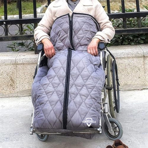 Couverture chauffante d'hiver pour <span class=keywords><strong>fauteuil</strong></span> <span class=keywords><strong>roulant</strong></span>, couvre-jambes douillet en polaire coupe-vent avec fermeture éclair pour réchauffer les jambes et le bas du corps des personnes âgées - Product Image 1