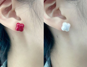 ต่างหูแบบติดหูทรงดอกไม้หัวใจสี่เหลี่ยมสีแดงเชอร์รี่ประดับมุกเทียมสีขาวชุบทอง 18k รุ่น EP1063 ดีไซน์เก๋ไก๋ทันสมัยสำหรับผู้หญิง ปี 2025 - Product Image 4