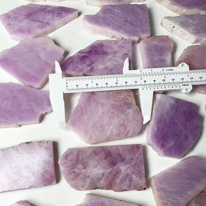 Commercio all'ingrosso lastre di <span class=keywords><strong>pietra</strong></span> di cristallo curativo viola lucido naturale di cristallo Kunzite Freeform fette laterali ruvide per la decorazione - Product Image 5