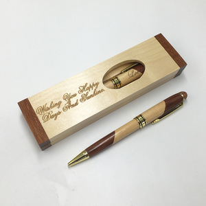 Set di Penne Regalo in <span class=keywords><strong>Legno</strong></span> Ecologico con Incisione Personalizzata, <span class=keywords><strong>Penna</strong></span> <span class=keywords><strong>a</strong></span> <span class=keywords><strong>Sfera</strong></span> in Acero e Palissandro con Astuccio in <span class=keywords><strong>Legno</strong></span> - Product Image 2