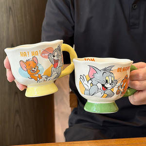 Taza de cerámica de Tom y Jerry con asa, base roja, diseño de dibujos animados, taza individual para oficina o regalo - Product Image 2