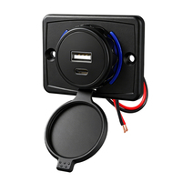 Cargador de Coche Doble USB para Camioneta o Camión, Montaje Superficial, Resistente al Agua IP65, con Puertos USB-A y Tipo C, 5V3.1A DC 12V 24V