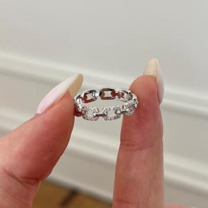 Anillo <span class=keywords><strong>de</strong></span> Compromiso <span class=keywords><strong>de</strong></span> Plata <span class=keywords><strong>de</strong></span> Ley S925 con Cadena Cubana <span class=keywords><strong>de</strong></span> Diseño Abierto y Piedras <span class=keywords><strong>de</strong></span> Moissanita Únicas D VVS1 <span class=keywords><strong>de</strong></span> Dylam Fine Top Jewelry - Product Image 5