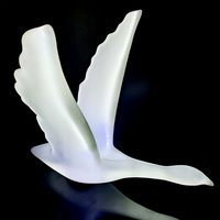 Support de vin d'oie personnalisé, couleur blanche et grise, support de vin d'oie créatif et lumineux, conception d'oiseaux volants, support d'affichage de vodka