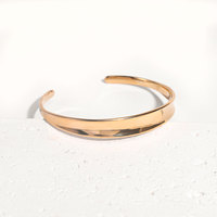 Bracelet minimaliste en forme de C INS Personnalité Bracelet plaqué or 18 carats Bracelet manchette ouvert en acier inoxydable pour hommes