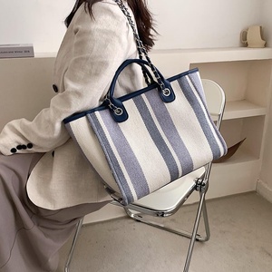 Nouveau Sac Seau en Toile Rayé Style Coréen 2026 Grande Capacité avec Chaîne, Deux Bretelles et Fermeture Éclair pour l'École et les Femmes - Product Image 2