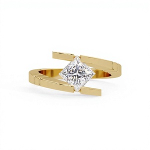 Anillo Abierto Geométrico de Oro Amarillo de 14K con Diamante Cultivado en Laboratorio de Corte Princesa de 1.10 CT - Product Image 5
