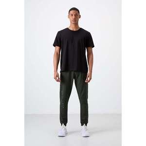 Pantalones Deportivos Color Caqui para Hombre Air Jones Rory - Pantalones Deportivos Casuales y Cómodos con Cintura Ajustable con Cordón y Bolsillos - Product Image 2