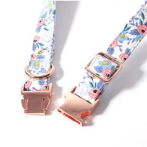 <span class=keywords><strong>Collier</strong></span> pour chien floral avec nœud papillon, boucle <span class=keywords><strong>en</strong></span> métal or rose, motif floral élégant, <span class=keywords><strong>collier</strong></span> et laisse pour chiens et chats <span class=keywords><strong>de</strong></span> petite, moyenne et grande taille - Product Image 2