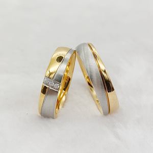 Set di 2 Anelli di Fidanzamento e Matrimonio Tedeschi-Turchi per Coppie, Placcati in Oro 24k, Gioielli Africani, Regali per Anniversario - Product Image 2