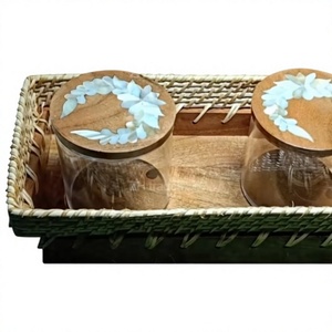 Caja Decorativa Acrílica Grand Opulence Heritage con Tapa de Madera con Incrustaciones de Nácar Hechas a Mano para Chocolates, Dulces y Eventos - Product Image 1