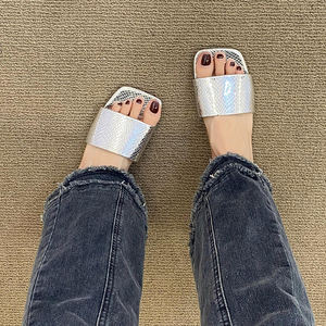 รองเท้าแตะผู้หญิงพื้นแบนรูปงูโลหะ HO - Product Image 4