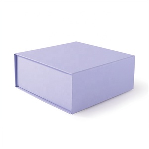 Caja de regalo plegable púrpura de alta calidad, Interior dorado, ventaja UV, papel Kraft de Vietnam, lámina de cartón, materiales reciclados en relieve - Product Image 2