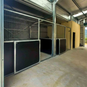Establos para Caballos de Metal Galvanizado en Caliente, 2.5 x 4 m, Establos Portátiles para Caballos al Aire Libre con Tubos de Acero y Techo de Bambú - Product Image 5