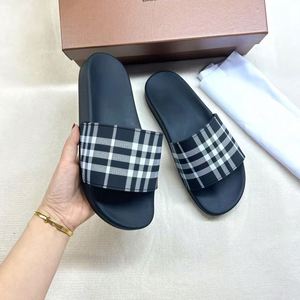 รองเท้าแตะดีไซน์เนอร์สุดฮิตปี 2026 พร้อมโลโก้แบบกำหนดเอง รองเท้าลำลองชายหญิงคุณภาพสูง ลายตาราง เหมาะสำหรับเดินเล่นชายหาด - Product Image 3