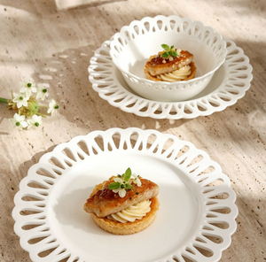 Nouvelles Assiettes en Céramique Creuses à Motifs Dentelle Français, Vaisselle en Porcelaine Blanche Personnalisable en Gros avec Logo pour Mariages et Fêtes - Product Image 2
