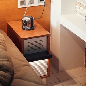 خزانة جانبية للسرير من الخشب الصلب بتصميم باوهاوس كلاسيكي جديد، تصميم فريد لغرفة النوم بطراز عتيق، ضيقة جداً للشقق الصغيرة - Product Image 2