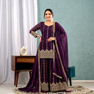 Ensemble Sharara traditionnel violet pour femme, en satin tissé, brodé, en soie et coton, style Anarkali, avec bordure florale, tenue de mariage, taille personnalisée - Product Image 1