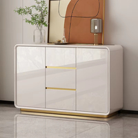 Buffet mural rétractable style crème avec bar intégré, table de salle à manger et îlot de séparation pour salon