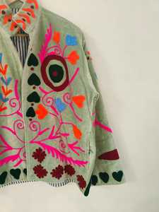 Veste en velours brodée Suzani bohème, art floral vibrant, manteau unique de style folklorique, vêtement d'extérieur coloré, veste brodée Suzani - Product Image 4