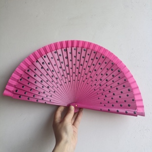 Abanico de Mano Español Pintado a Mano con Puntos, 23 cm, Personalizable, de Bambú, para Baile - Product Image 4