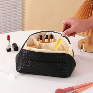Organisateur de cosmétiques de voyage portable de grande capacité, sac de rangement pour maquillage en cuir imperméable personnalisé avec compartiments, idéal pour un cadeau - Product Image 6