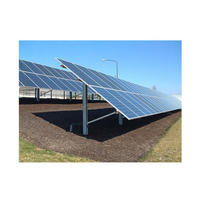 Poteau de fixation au sol adaptatif à la pente pour supports de panneaux solaires sur pentes montagneuses, galvanisé à chaud, garantie 25 ans